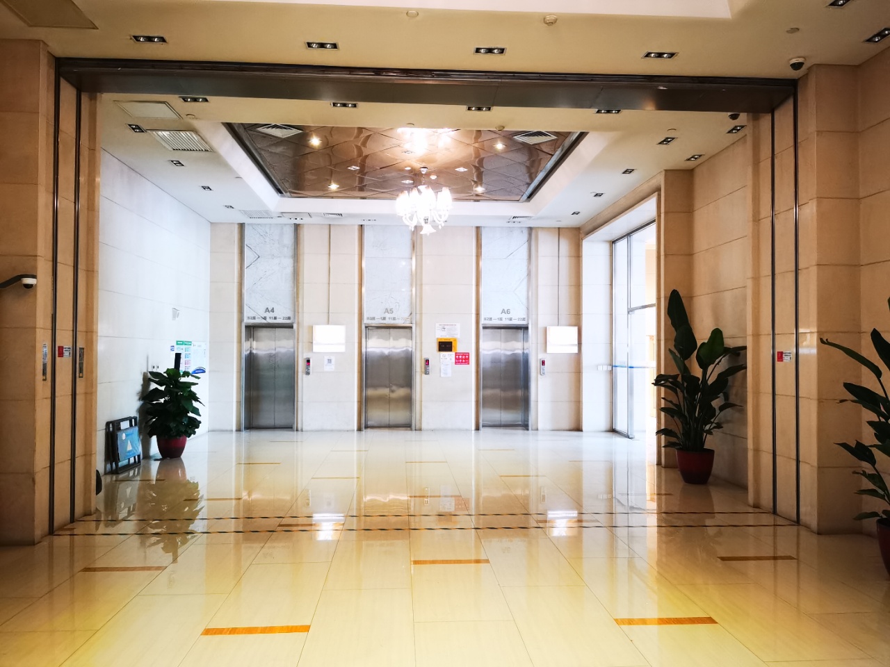 金贸大厦楼道