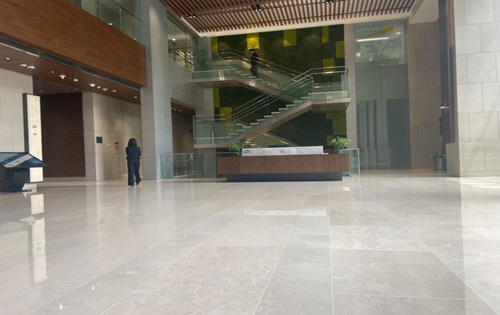 卓著中心(Excel Center)扶梯