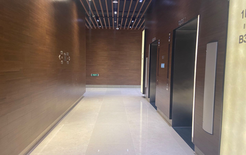 卓著中心(Excel Center)电梯