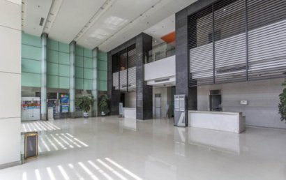 甲级写字楼平均租金连续下降，科技行业办公租赁成交受疫情影响较小