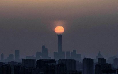 北京日出奇观 “中国尊”点亮“太阳灯”