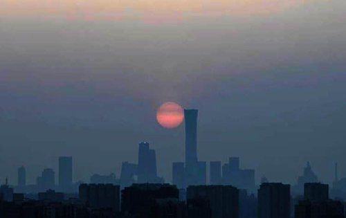 北京日出奇观 “中国尊”点亮“太阳灯”