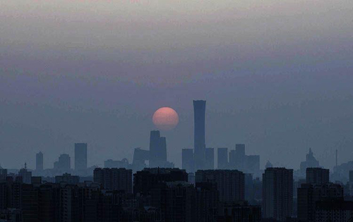 北京日出奇观 “中国尊”点亮“太阳灯”