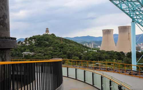 首钢园木桥栈道