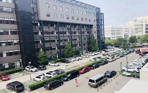 电子城研发中心停车场