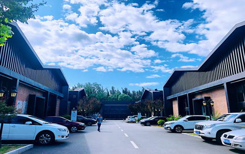弘祥科技文化产业园地上停车场